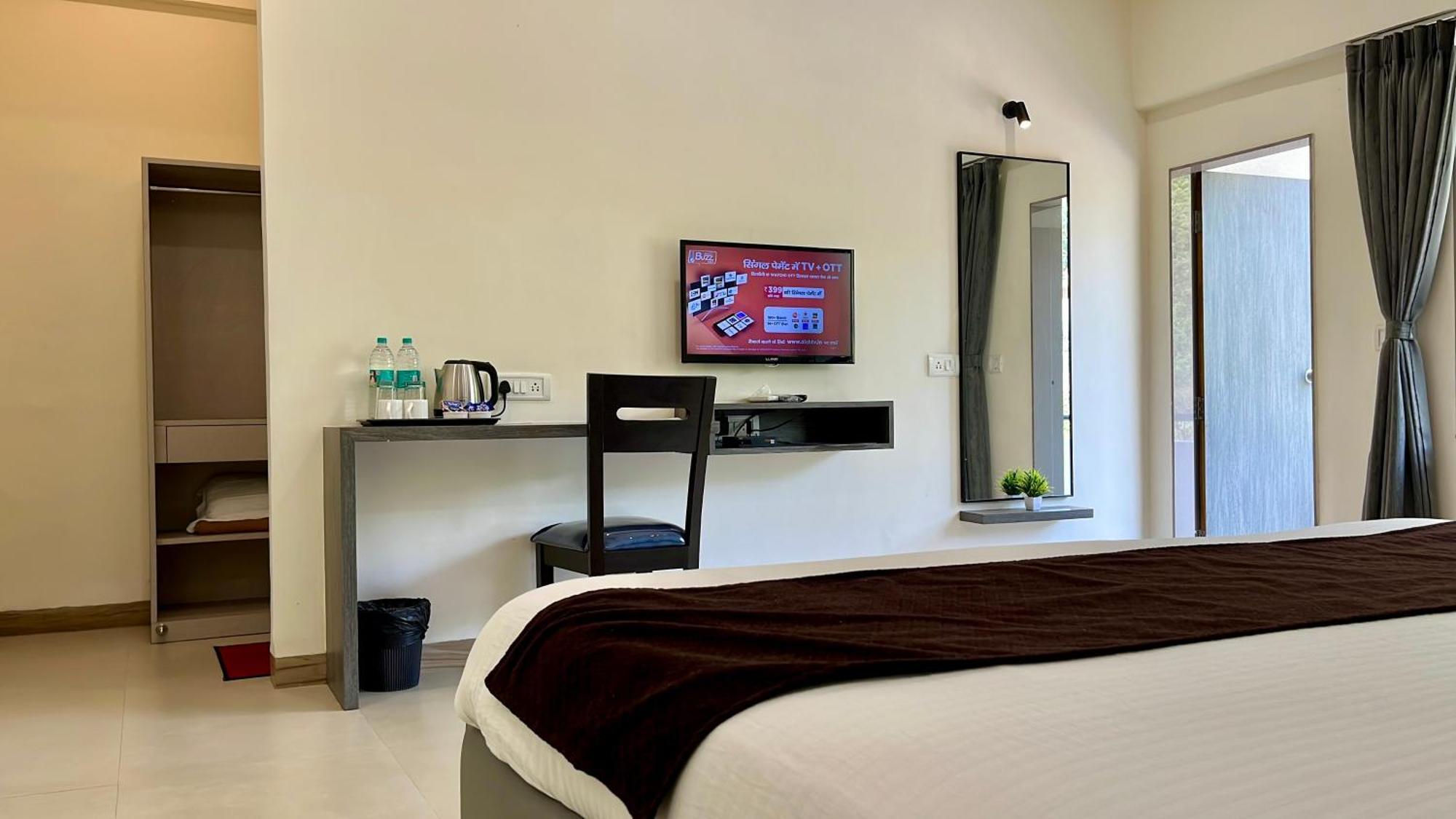 Girivihar Holiday Club - Pure Veg Lonavala Dış mekan fotoğraf